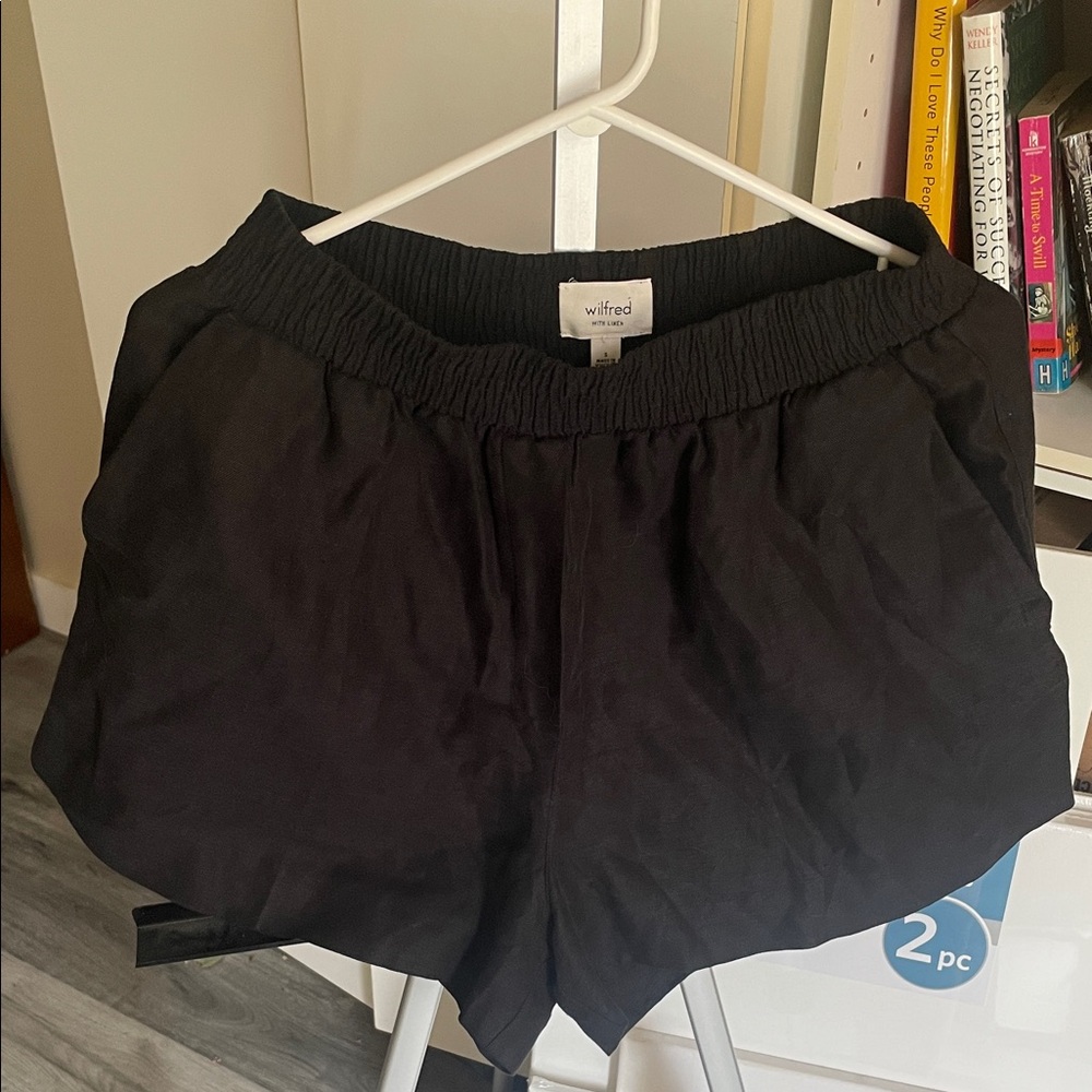 Aritzia Wilfred Black Linen Shorts